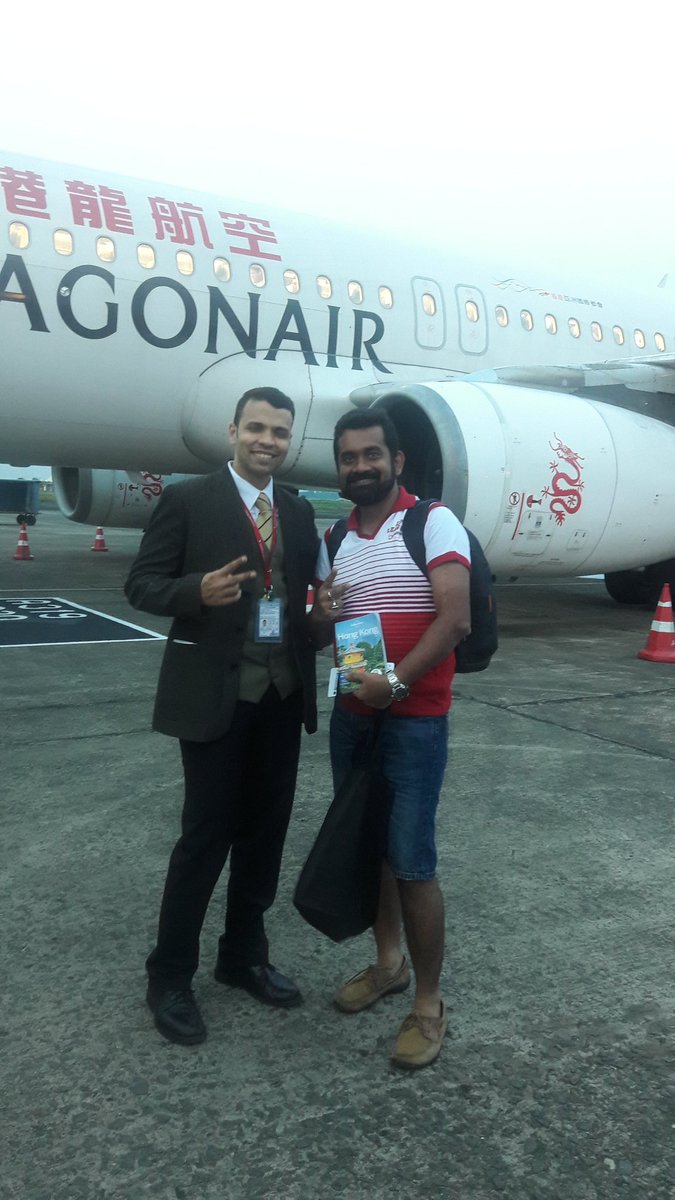 HolbrooksScott's tweet photo. @cathaypacificIN Thank you Craig for a wonderful support. People like you bring smiles to passengers. #LifeWellTravelled #lifewe #hkdiaries. #hongkong https://t.co/kaDNn5Ps10
