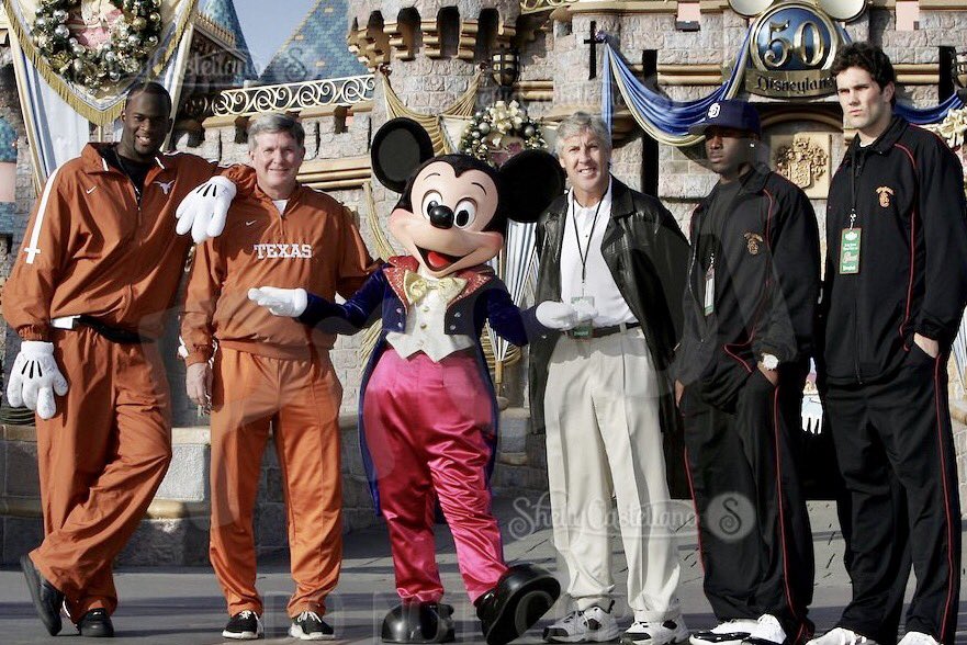 CoachMackBrown's tweet image. Great players. Super week. And maybe the Best Game Ever! Yes, VY was having fun!