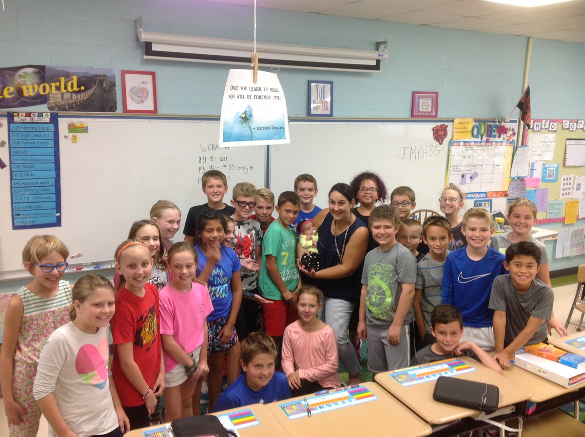 MsMinardi8's tweet photo. Harper's First  School Visit. We love visitors! Thanks for making 5M smile today! @MichMinardi @Jhawk201010 https://t.co/Dw6xCFFOGr