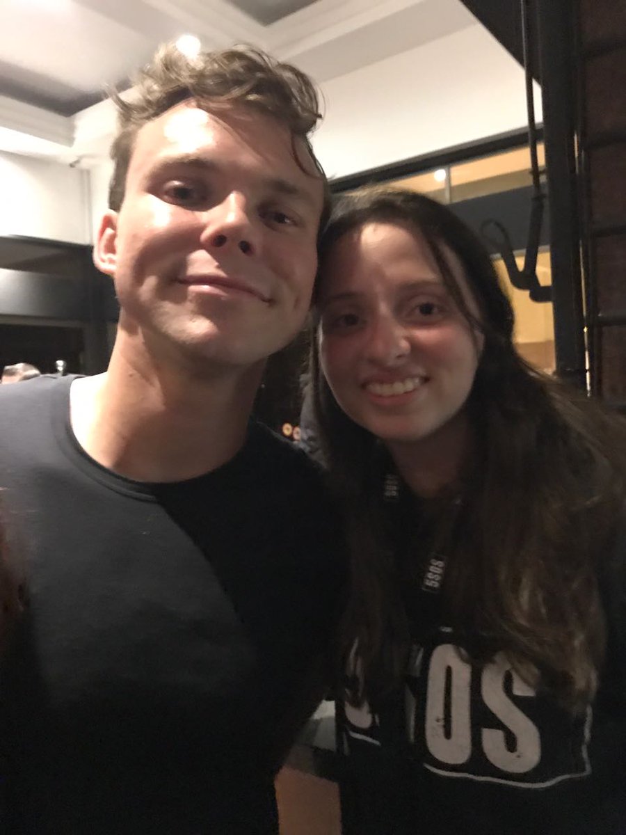 SignOfTheTimezz's tweet image. Ash. Sept 12th. Best day of my life so far. #5SOSPortoAlegre