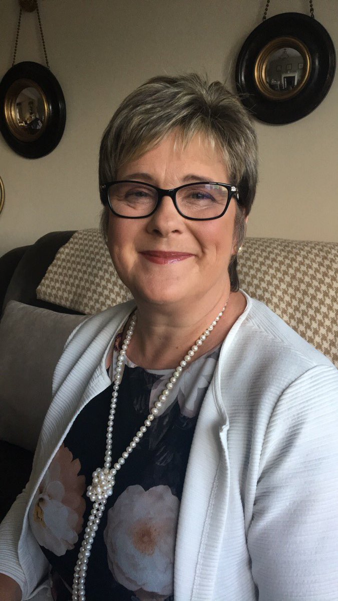 Katie_Cromie's tweet photo. I did my mamacitas make-up for her going out with her gal pals and gosh darn it - she's a true beauty queen πΈπΌ #mamalove #slayj https://t.co/XrCNgPZGdT