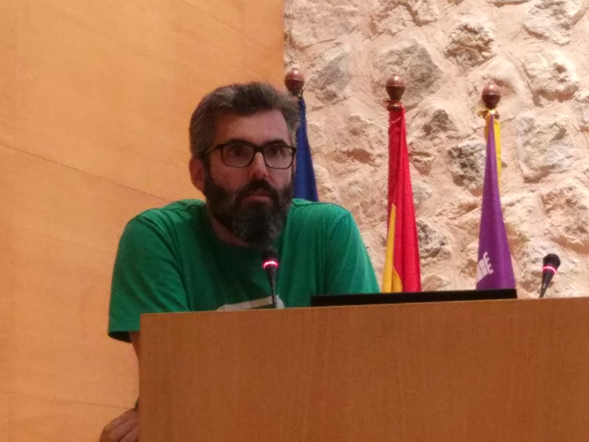 PyDataMallorca's tweet photo. Follow Kiko's instructions. Let's play! #PyDataMallorca https://t.co/PpTVSsOQOs