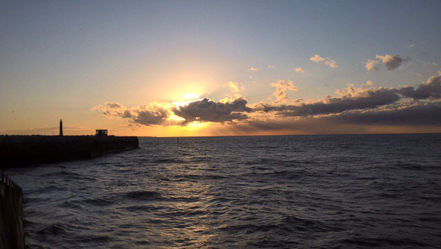 LoveMargate's tweet image. Margate sunset 🌅 at the Harbour Arm #margate #sunset