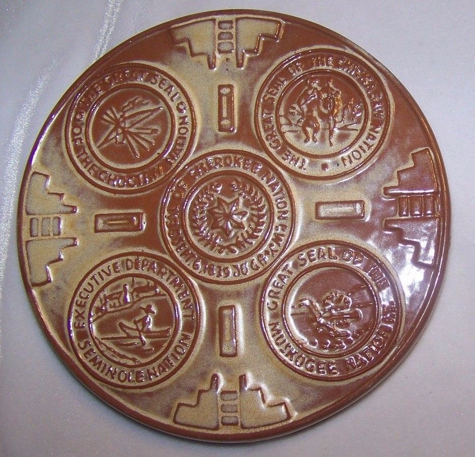 EastLaneAve's tweet photo. #Synar Ceramics Hi-Cal Plant Five Civilized Tribes Dick West #5Tribes #Muskogee OK #Callery #Navy #Frankoma https://t.co/gRKG60XyC3 @eBay https://t.co/W9Pwvv5v39