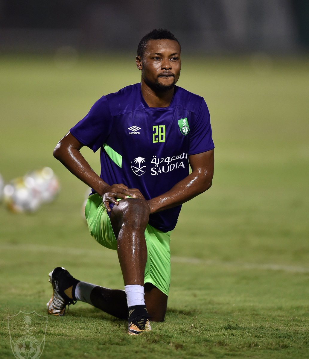 صور من تدريبات الفريق الكروي الأول بالنادي #الاهلي مساء اليوم.
#الملكي