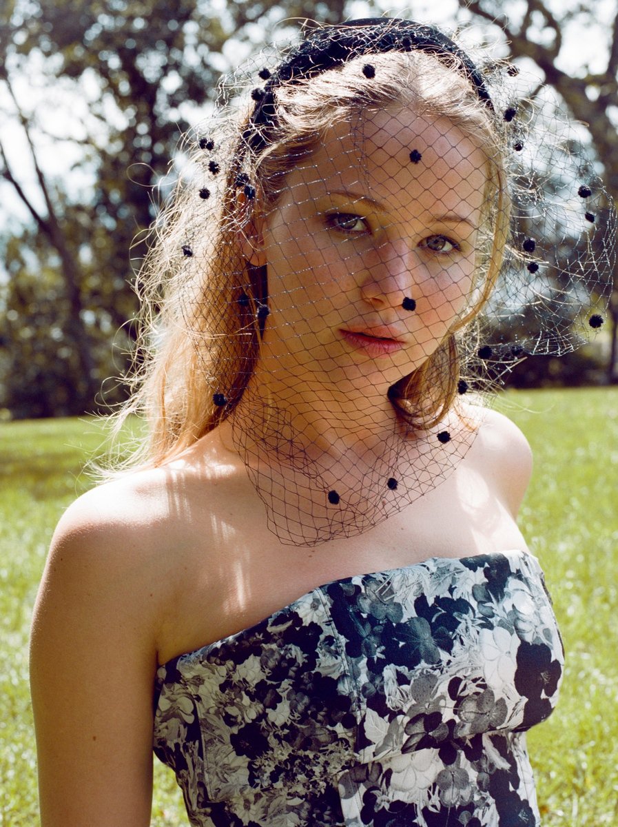 LawrenceFansCOM's tweet photo. #PHOTOSHOOTS // Hilary Walsh for Marie Claire (+1 HQ) : https://t.co/RrbibTXvry #JenniferLawrence https://t.co/RqlQGZq9YC