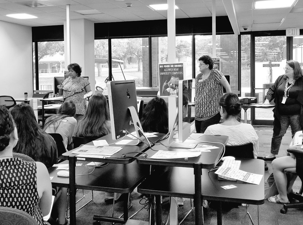 PaulinaCano614's tweet photo. Students learning about the awesome media center services and learning assistance center @StMarysU #blumelibrary #highered #studentsuccess https://t.co/MmDJBr9Mh2