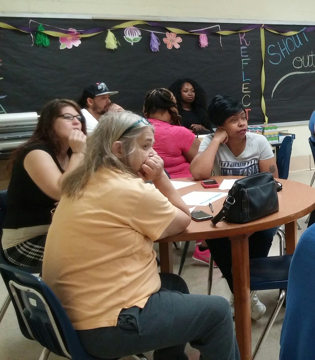 Mrs_GordonFES's tweet image. @CaryElem 5th grade parents are here for Chromebook info! #learningwithtech #togetherwesoar @HamptonCSchools @HCS_TitleI