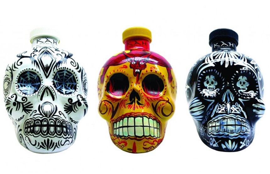 DoceGinClub's tweet photo. Un destilado que da miedo. 💀💀

Las botellas de KAH Tequila están inspiradas en el Día de los Muertos en México. 💀💀 https://t.co/ap1jHW1F4m
