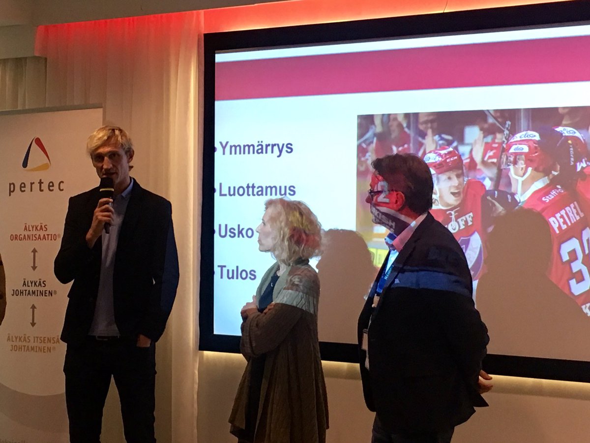 Nyt on kova kolmikko keskustelemassa johtajuudesta 👌🏻 Sami Hyypiä, Susanna Rahkamo ja Pentti Sydänmaanlakka <a href="/ssusu/">Susanna Rahkamo</a> #johtaminen #hifk