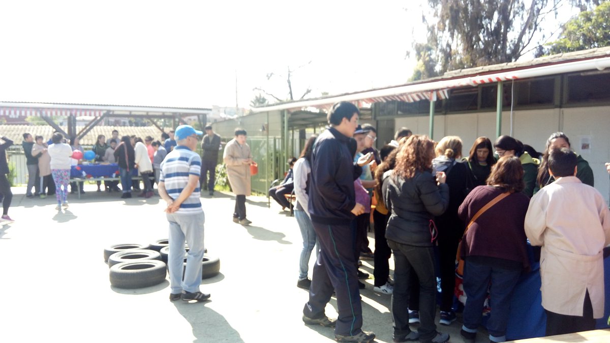 le3oq's tweet photo. Actividad de #aspaut #VinadelMar degustacion de comida chilena ⚪🔴🔵
#vina #valpo #Valparaiso #Iquique https://t.co/S11SjtiTJi