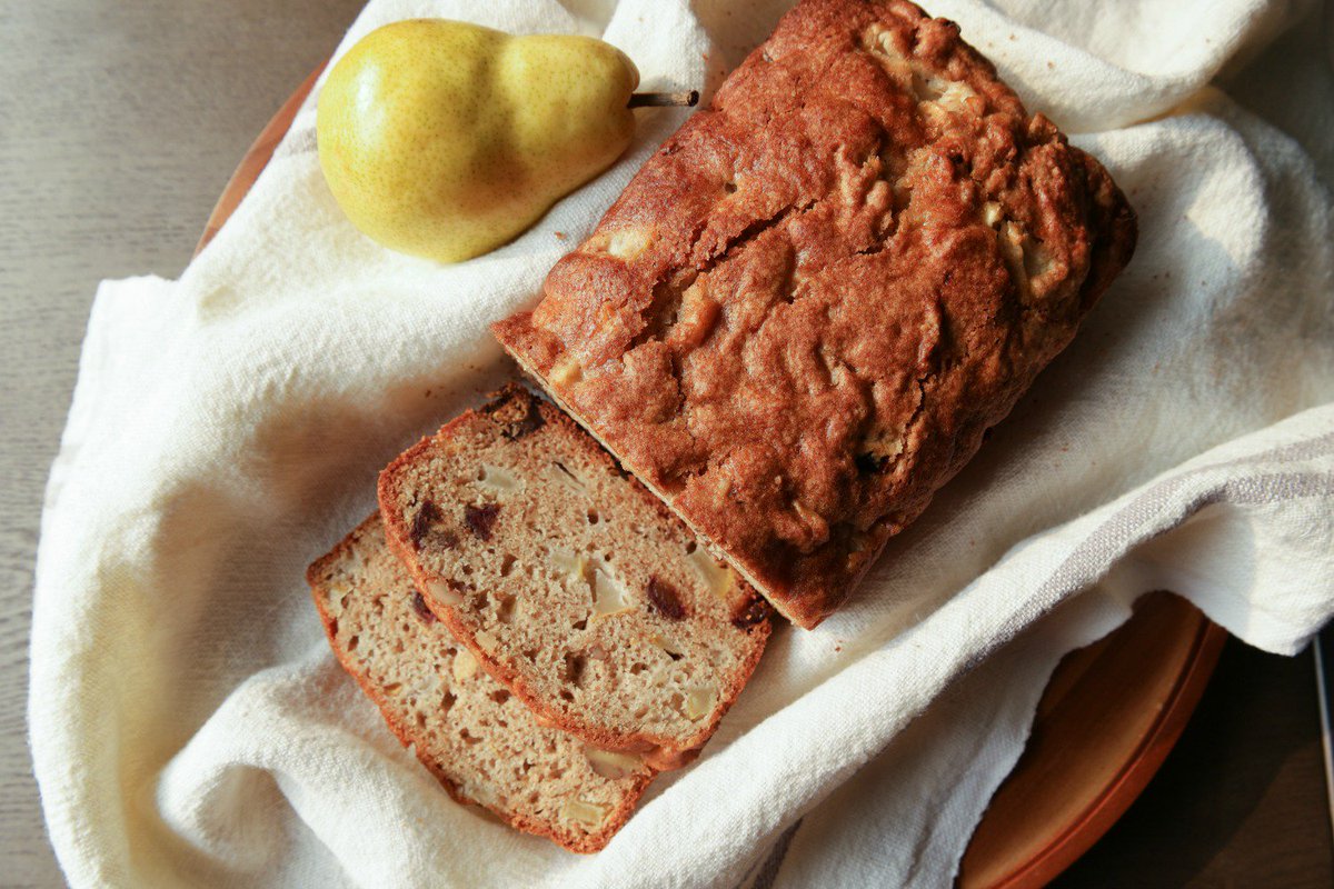 ChelanFresh's tweet photo. This simple recipe yields two hearty loaves that can effortlessly feed a crowd! 🍐🍞 https://t.co/sAptSzItWr #PearBread #Recipe #Healthy https://t.co/aqztLI3ccx
