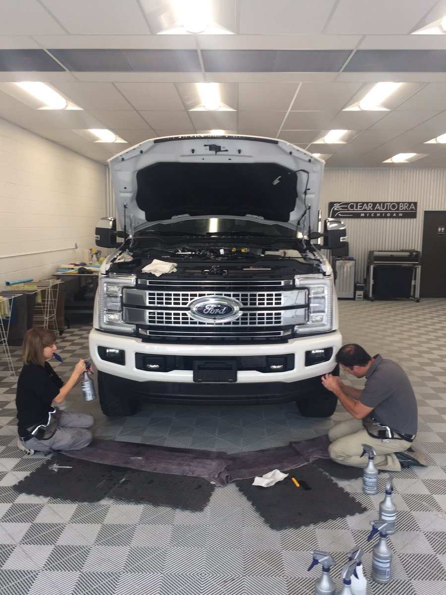 clearautobrami's tweet photo. Another fall day, another #ford #f350! #xpel #norockchips .com #clearautobra https://t.co/yBU2OoGlZ8
