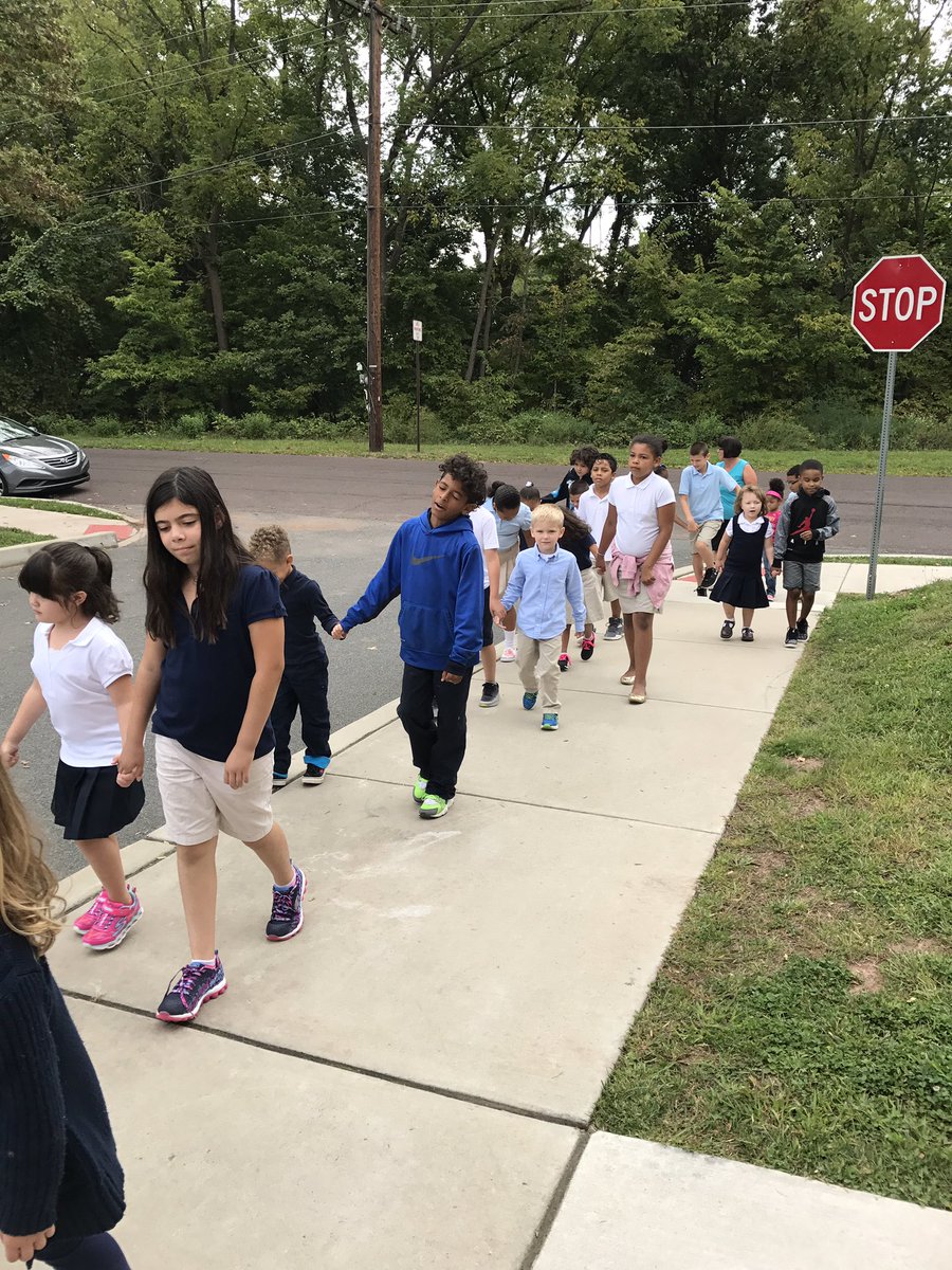 Today 4th graders took a walk with their kindergarten buddies 😊👫 mentoring at an early age <a href="/LincolnElemPSD/">Lincoln Elementary</a>