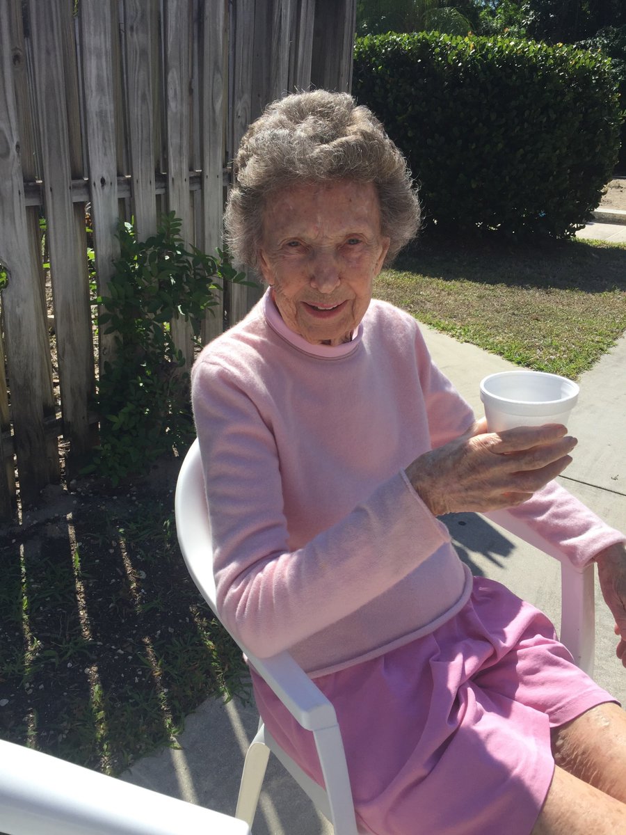 knitstyle's tweet photo. @Jennmvm @ASchmorell @mushroom412 @CNN @AC360 @SimoneNBC2 @CrowdRescueHQ @Hurricaneirma My gram is a resident @ Lamplight in ft myers. she is 91, has dementia. Family in naples is safe but no word about Lamplight. Please help! https://t.co/Px6qhWkkzk