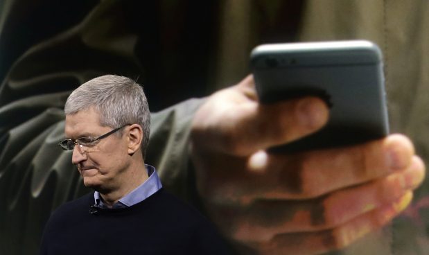 xmfact's tweet photo. The #smartphone is eventually going to die, and then things are going to get really crazy - #Google #Apple #tech… https://t.co/UCoEYPxEaZ https://t.co/MaSSQuFA6E