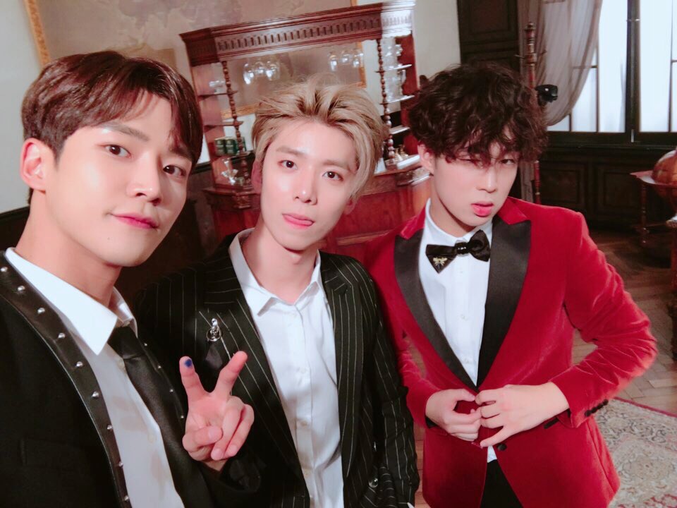 SF_BABYNINE9's tweet photo. γ
γ
γ
γ
γ
#SF9 #ROWOON #Dawon #Hwiyoug #κΉλ‘μ΄ #κΉνμ #μ΄λ€μ #FANART https://t.co/cj9trOy9jE