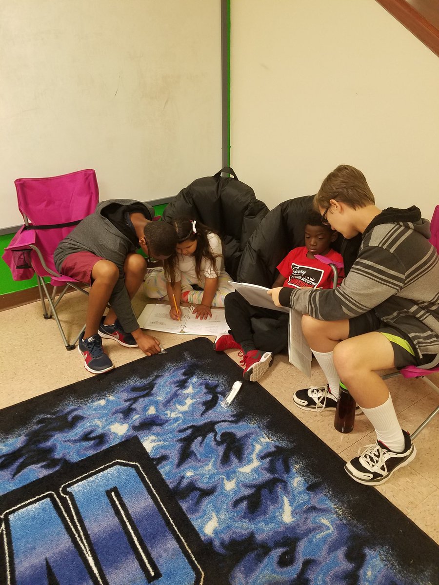MsContrades's tweet photo. @teamneurohr @CPSAVID  Love getting to have the Lange Avid students come to Derby to support our young readers! #Synergy https://t.co/gY1nrsKB0n