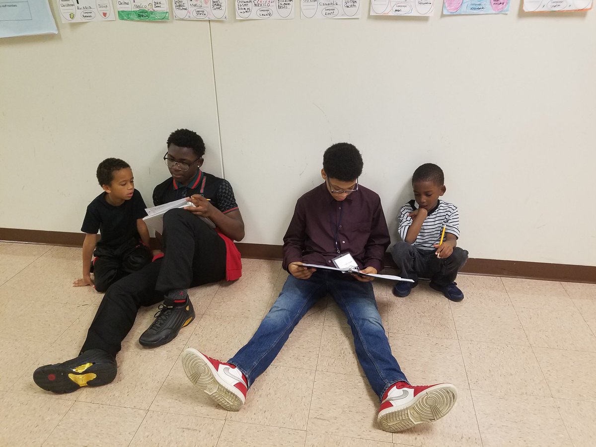 MsContrades's tweet photo. @teamneurohr @CPSAVID  Love getting to have the Lange Avid students come to Derby to support our young readers! #Synergy https://t.co/gY1nrsKB0n