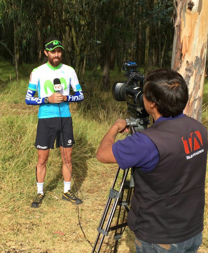 martinsaenz's tweet photo. Hablando de esa próxima aventura! A gozar en los Pirineos 
#MovistarAventuraTeam #FinalinMuscular
Gracias @AVAstudillo por la nota! 🏃🇪🇨🗻 https://t.co/VLYyhoXXTh