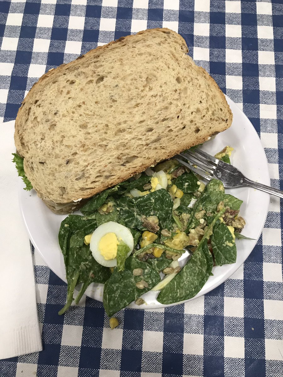 gtoomy2019's tweet photo. Yummy lunch with friends from school today! #seminarphotoshoot #ncsapsem https://t.co/JXVysYSeR0
