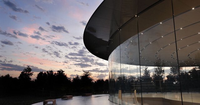 .@Apple hosts first event at the Norman Foster–designed Steve Jobs Theater: bit.ly/2y4ay7A https://t.co/Rhz6IF81nM