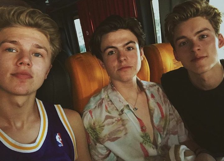 BlakeUpdatesPL's tweet image. #UPDATE

@NewHopeBlake with @NewHopeReece and @NewHopeGeorge via @NewHopeClub Instagram