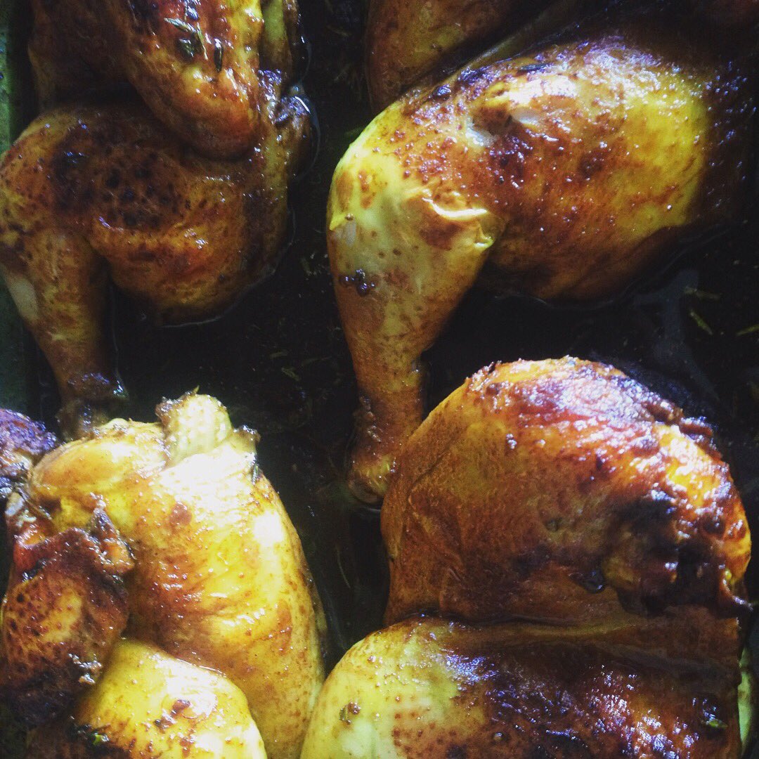 LeonsKitchenuk's tweet image. Prosecco and brown sugar infused roasted baby chicken with rosemary and thyme herbs