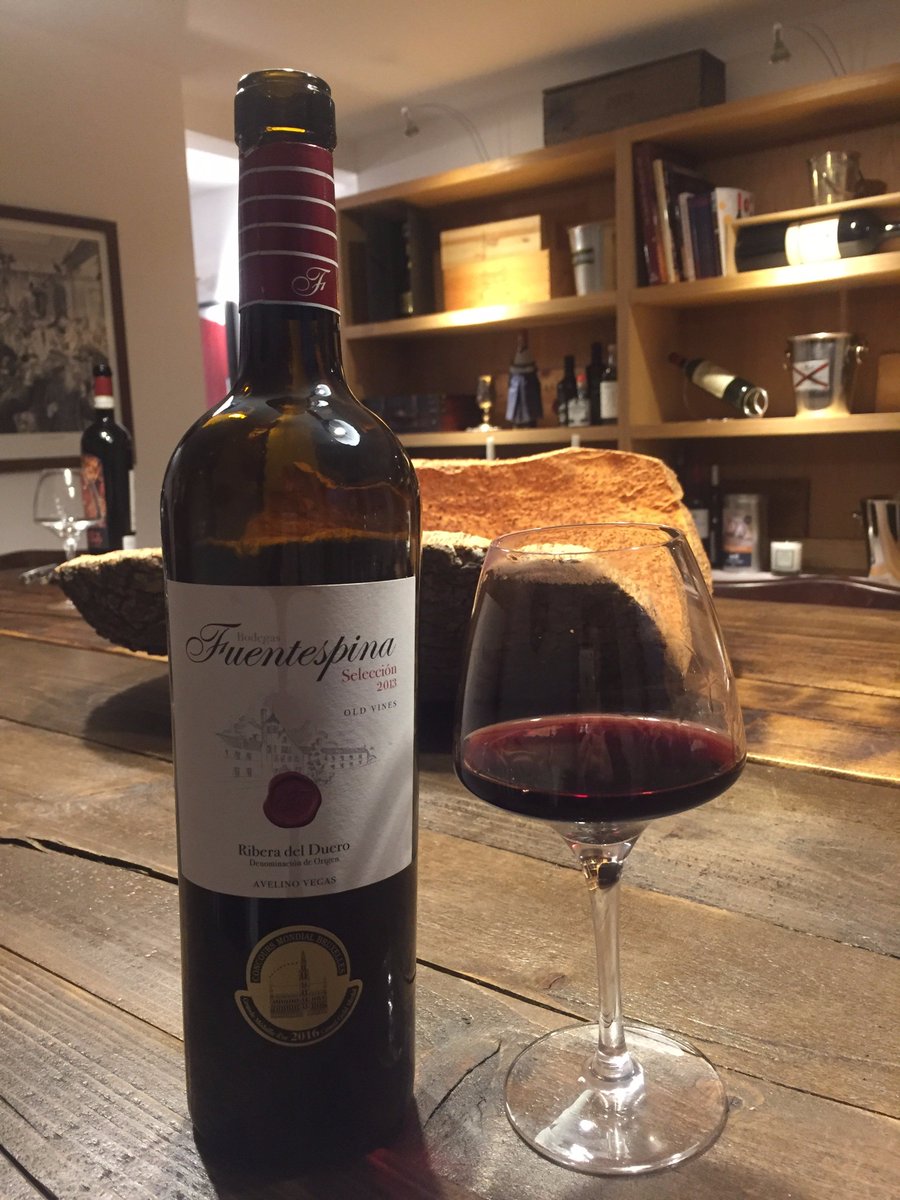ConnaughtVil's tweet photo. Wine of the week goes to the #Fuentespina from last night's tasting with @SINOinUK hosted by #ConnaughtCellars. https://t.co/OoxmDEiAcz https://t.co/9NQTxDjWyX