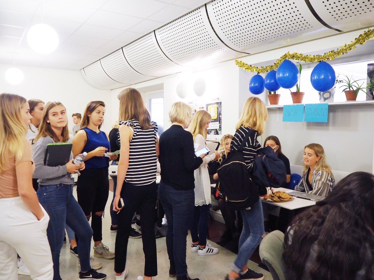 KSGelevkar's tweet image. WOW! alla biljetter slutsålda på under två timmar! VÄLKOMNA IN I KÅREN ALLA NYA ETTOR! ✨✨✨ #elevkår