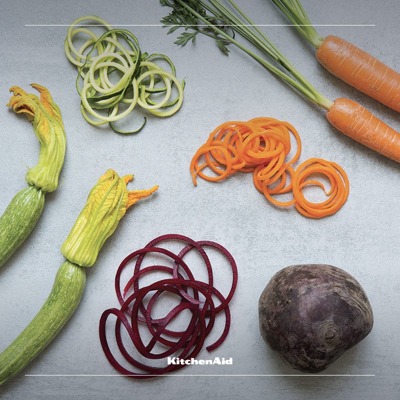 KitchenAidItaly's tweet image. S.O.S bambini e verdura. Come farli andare d'accordo? Spiralizzando! bit.ly/2y2sbVk #CulinaryCenter