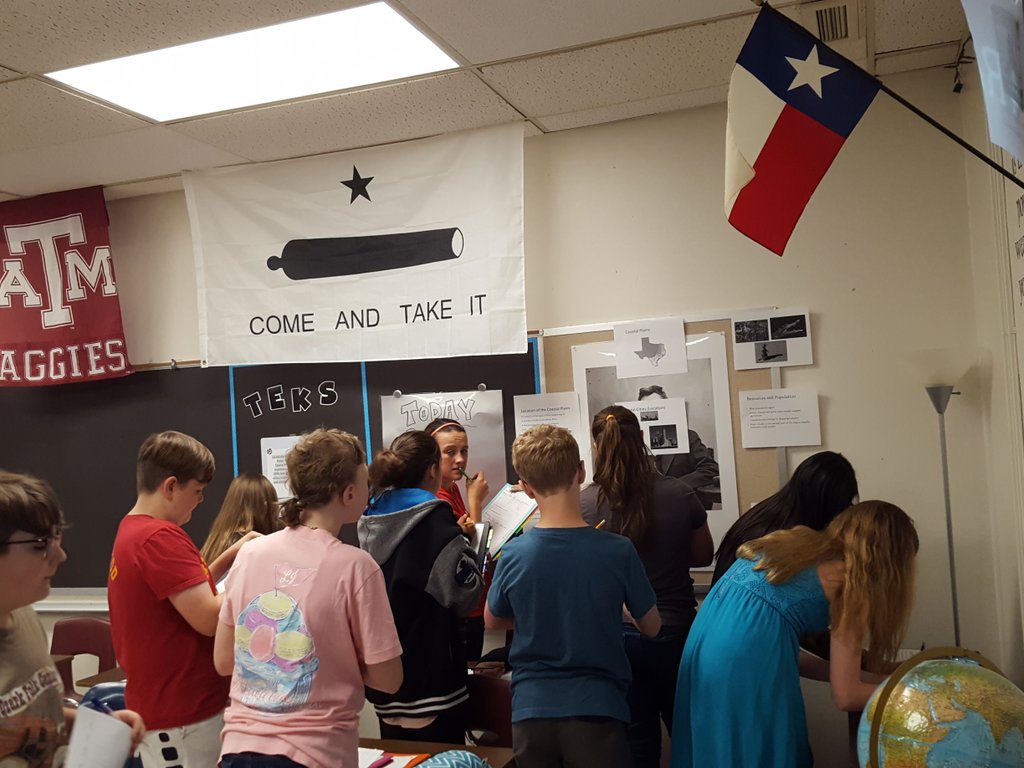 MartinsonTXHist's tweet photo. 4th period learnin' 'bout Texas!  #4regionsofTexas https://t.co/XXfVViCzny