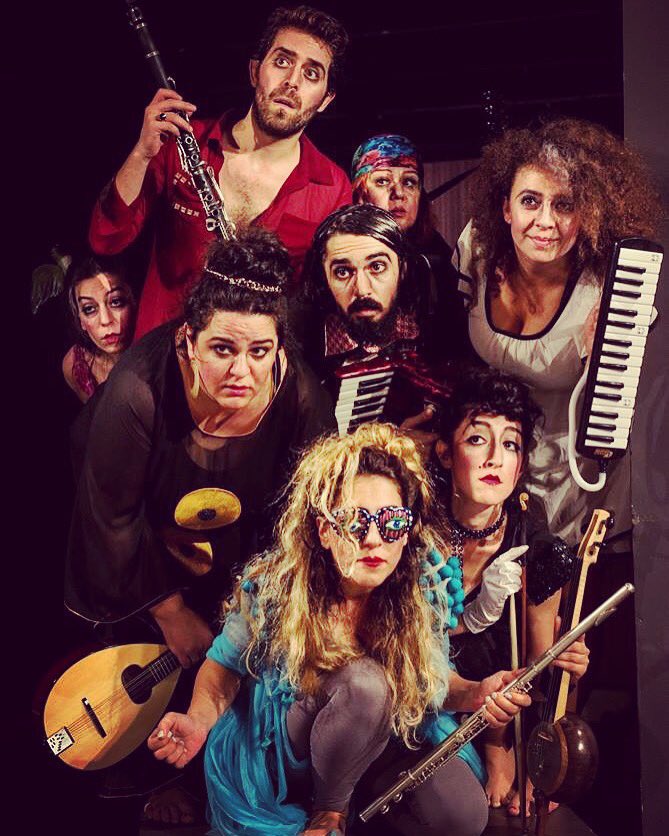 Yalınayak Müzikhol 
devam ediyor!
6-7 Ekim 20:30
bilet.kumbaraci50.com
#yalınayakmüzikhol