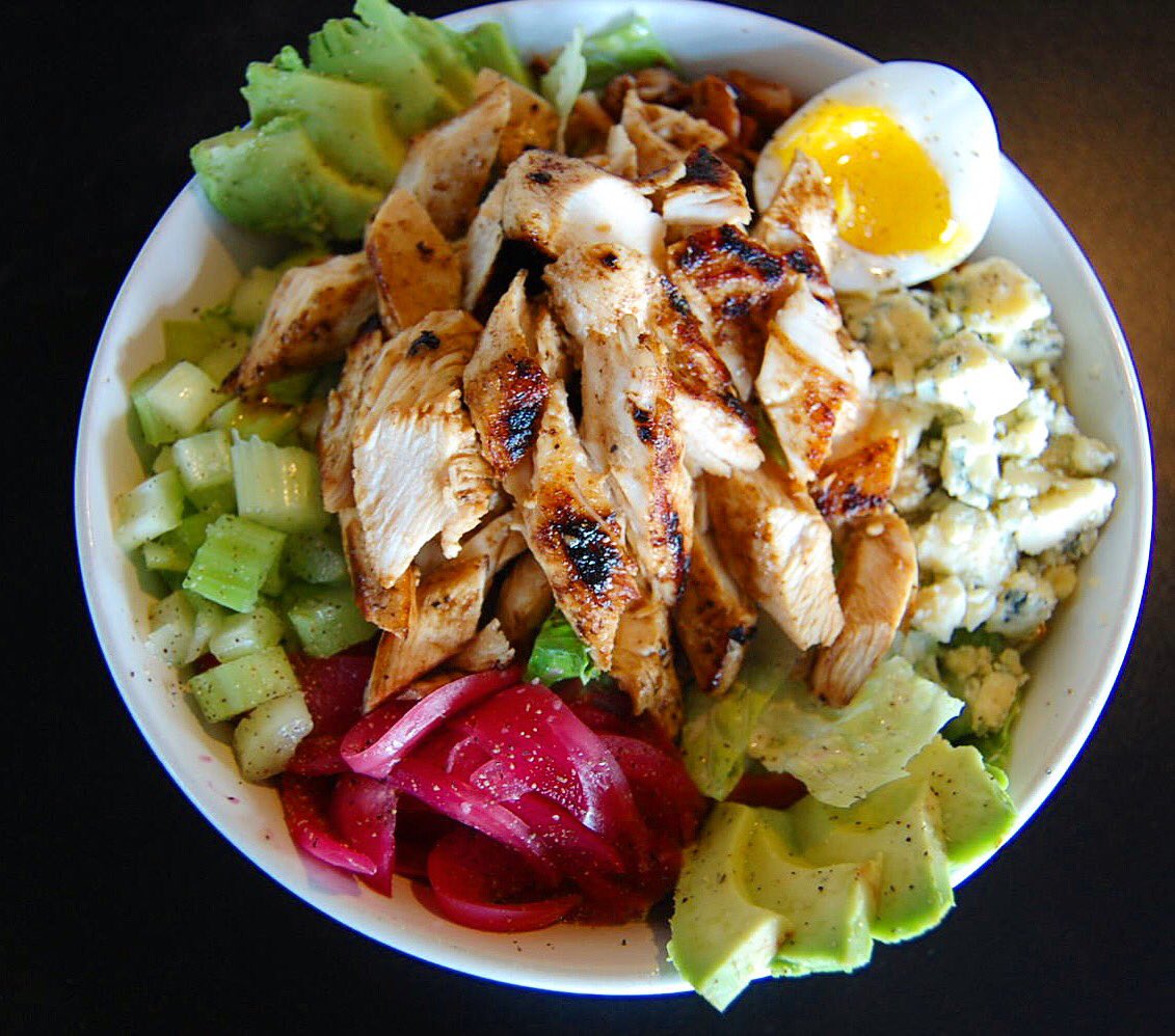 blackstarcoop's tweet photo. Get over the midweek hump with a revitalizing Cobb salad for lunch. #brewpub #atxlunch #austinlunch https://t.co/ktTMIG5bmj
