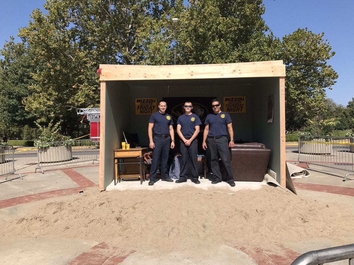 HAPPENING SOON in Speaker's Circle, the <a href="/Columbia_Fire/">Columbia_Fire</a> department will light a room on fire and go over safety tips. Free pizza &amp; shirts 🍕🔥👕