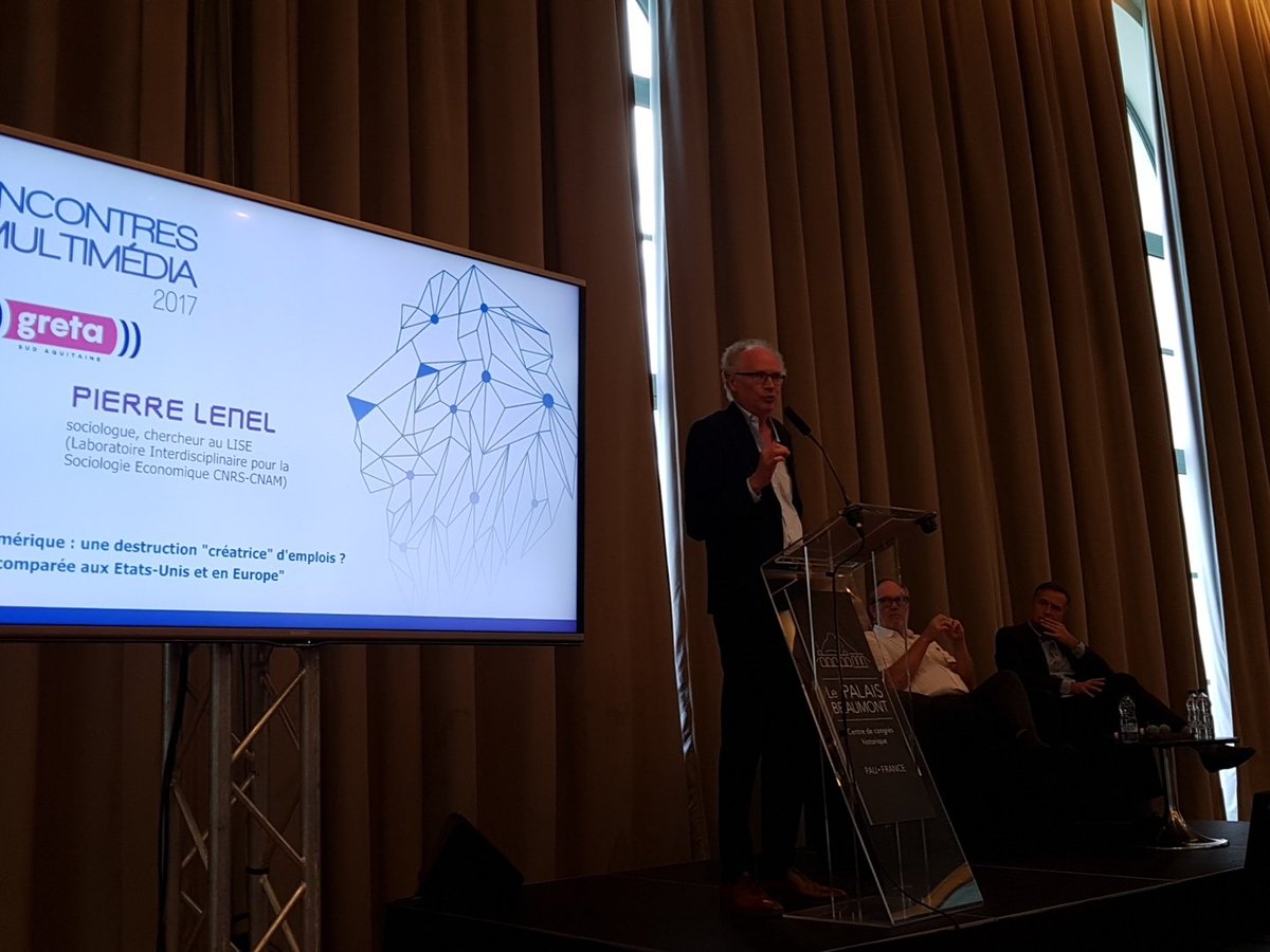 davtou's tweet photo. Réflexion sur les impacts de la #TransfoNum sur #emploi aux #LRM2017 https://t.co/ni07HTKEpp