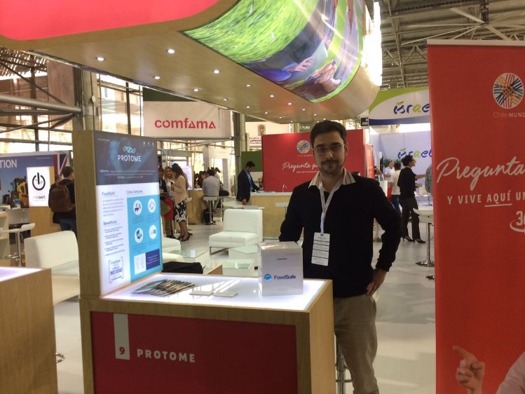 FIA_Chile's tweet photo. Nuestros representantes ya completamente instalados en @Agrofuturo, una de las ferias más importantes de Sudaméria #AtréveteAInnovar https://t.co/XGn2NQCXVf