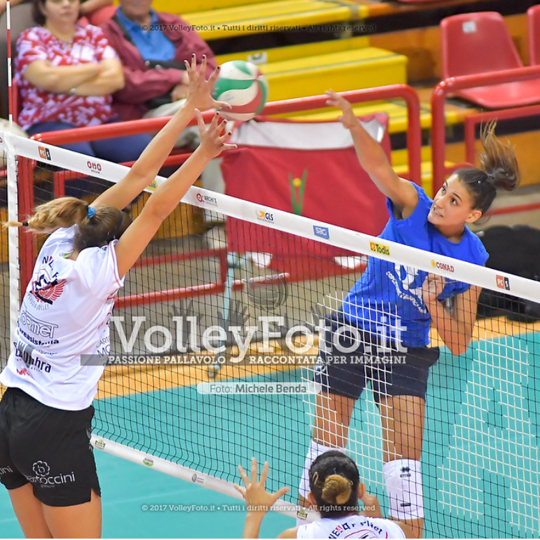 VolleyFoto's tweet photo. Nuove foto 📷 di @mbgrog su #Amichevole 🏐 tra #BartocciniPerugia e @SGiustinoVolley online > https://t.co/N9kZrp6ugO https://t.co/22hFK91U3E