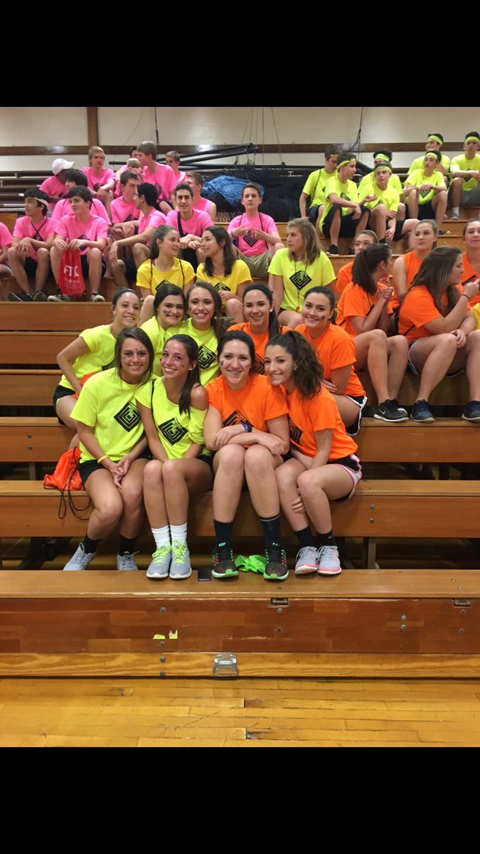 RiegerLexi's tweet photo. happy birthday @mariahkaitlink!! hope it's great ❤️🎉 https://t.co/1iFsoF0U9b
