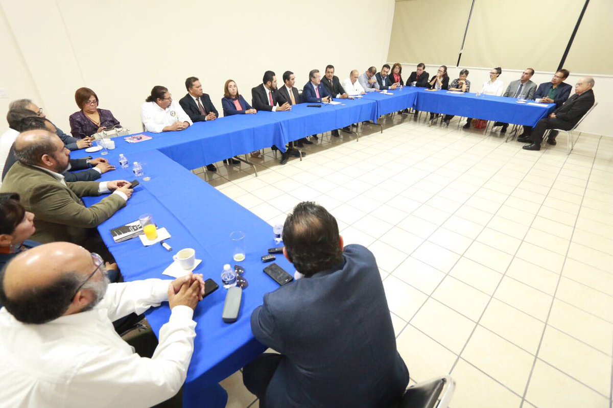 BlasFloresD's tweet photo. Felicidades a los nuevos representantes de la Academia de Directores #USaltillo #YoSoyUAdeC https://t.co/tAwOrfMcVl