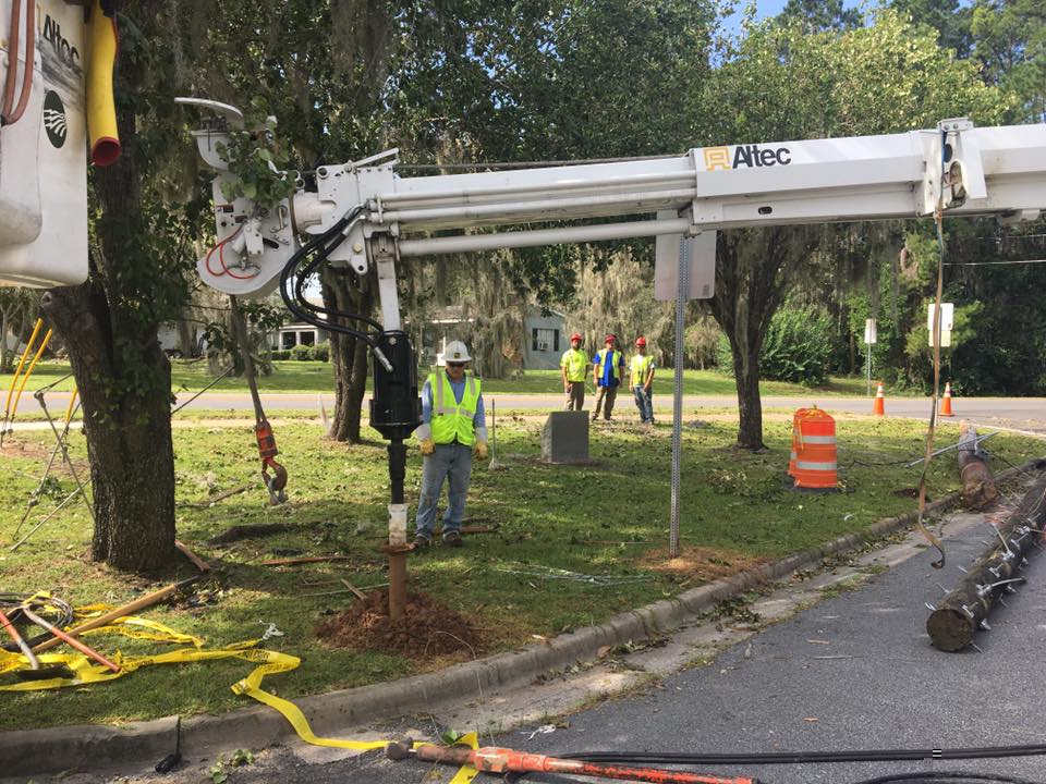 TidelandEMC's tweet photo. Tideland crews getting it done at #SlashPineEMC in #Homerville, GA. #safetyfirst #linebrothers #coopnation #coopstrong #IrmaRecovery https://t.co/HIro4sG4OG