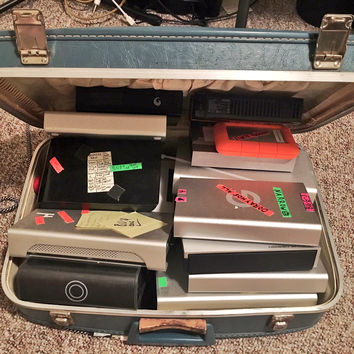 eldetepro's tweet photo. #harddriveweek @BHPhotoVideo @GTechStorage @Seagate @westerndigital https://t.co/gc9v0fmsyE