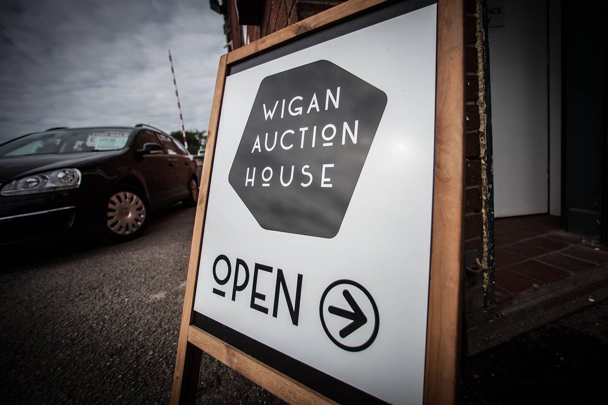 Our next auction is on the 7th Oct online with <a href="/easyliveauction/">Easy Live Auction</a> from 12pm &amp; live at our Miry Lane #Wigan HQ anyone into #guitars?