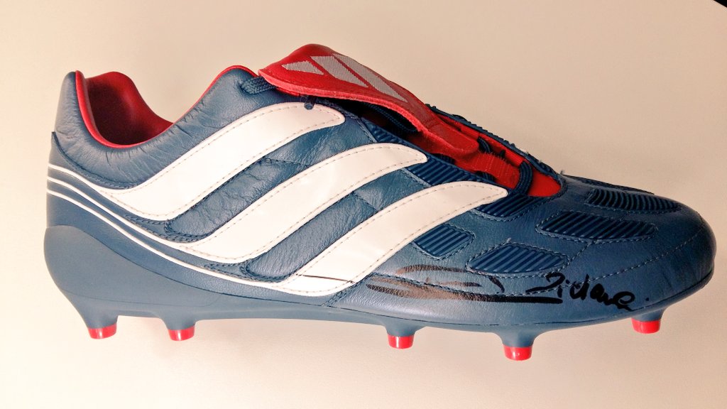 JEU 🎁 Pour gagner ces <a href="/adidasFR/">adidasfr</a> dédicacées par #Zidane #HereToCreate

➡ RT+Follow <a href="/alexandreruiz/">𝗔𝗹𝗲𝘅𝗮𝗻𝗱𝗿𝗲 𝗥𝘂𝗶𝘇</a> &amp; <a href="/beinsports_FR/">beIN SPORTS</a> 👍  
(Fin jeu samedi soir)