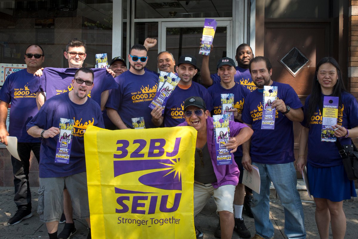 32BJSEIU's tweet photo. 32BJ members in #Queens congratulate @FranciscoMoyaNY, @ElizCrowleyNYC, and @CMReynoso34! We R ready 2 do it again and fight&amp;win in November https://t.co/luf20xAwRC