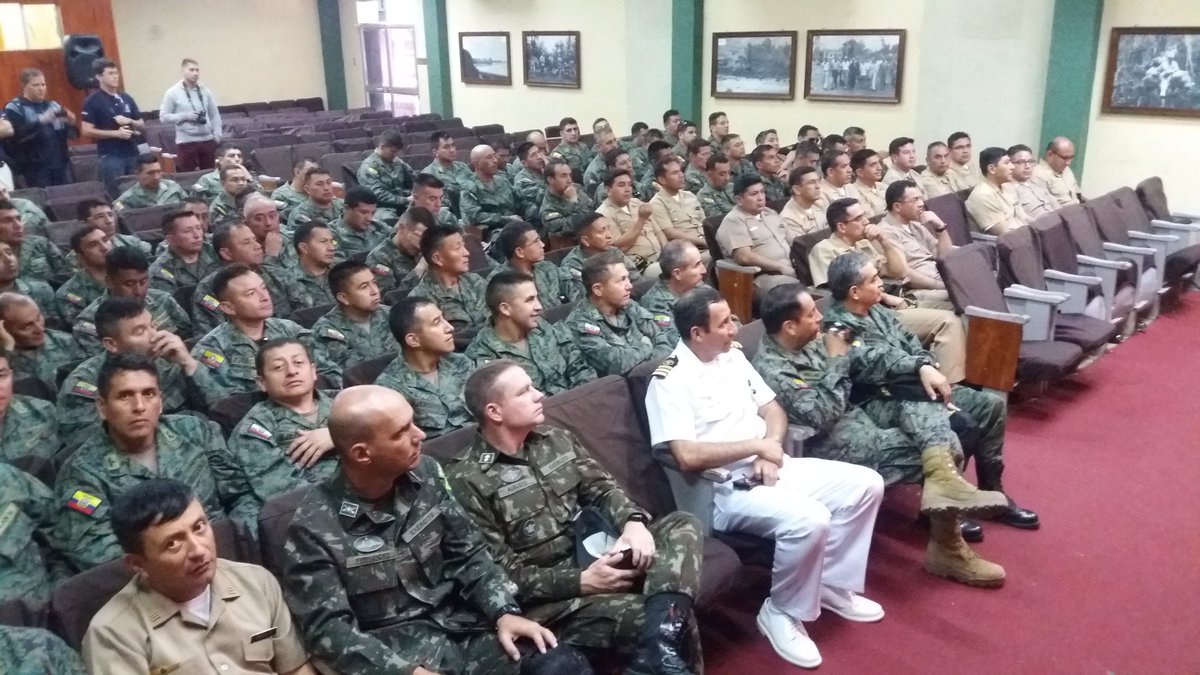CAPAYO2015's tweet photo. #VisitaAcademiasdeGuerra Se lleva a cabo la Visita de las Academias de Guerra de las distintas fuerzas en las Islas Galápagos Pto. Ayora https://t.co/YQjrmZxx55