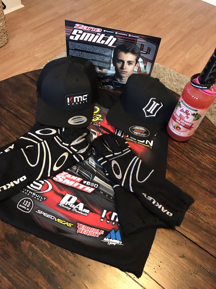 GIVEAWAY - RT &amp; FOLLOW to win everything in this pic ! I'll pick 2 random winners this Friday !
