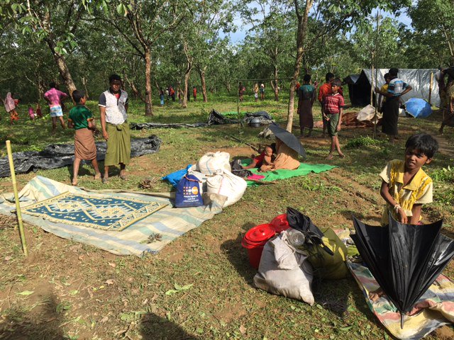 ChrisBoulierac's tweet image. Dans l’exode des #Rohingyas , des enfants seuls et vulnérables 
liberation.fr/planete/2017/0… @UNICEF_france
