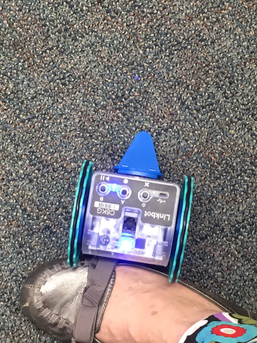 ValleyViewRobos's tweet image. Our robots are running, our robots are running! Attack! @ValleyViewJags @linkbots @SoftIntegration @ShaunaHawes thanks, @andeavor