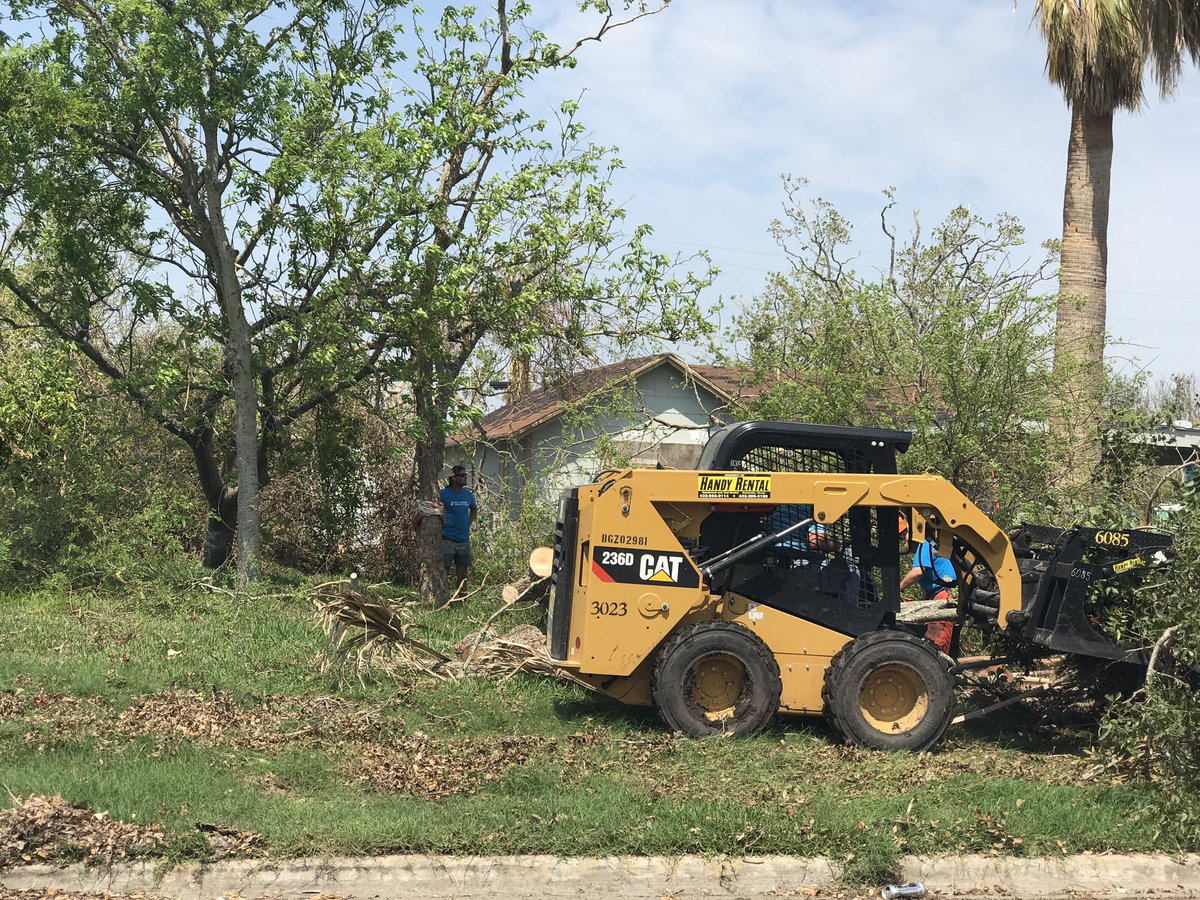 clark_gasm's tweet photo. #HurricaneHarveyrelief by @AmeriCorps #TXCC Mennonite Disaster Service of Texas West and @allhands Volunteers. https://t.co/GTuyIUTPJm
